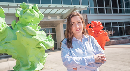 Larissa Larocca de Souza outside the Institute for Genomic Biology at Illinois.