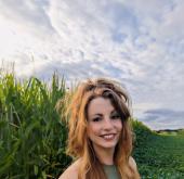 Elena Pelech Headshot